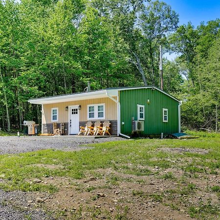 Secluded Poconos Cabin With Fire Pit On 75 Acres! إيست سترودسبورغ المظهر الخارجي الصورة