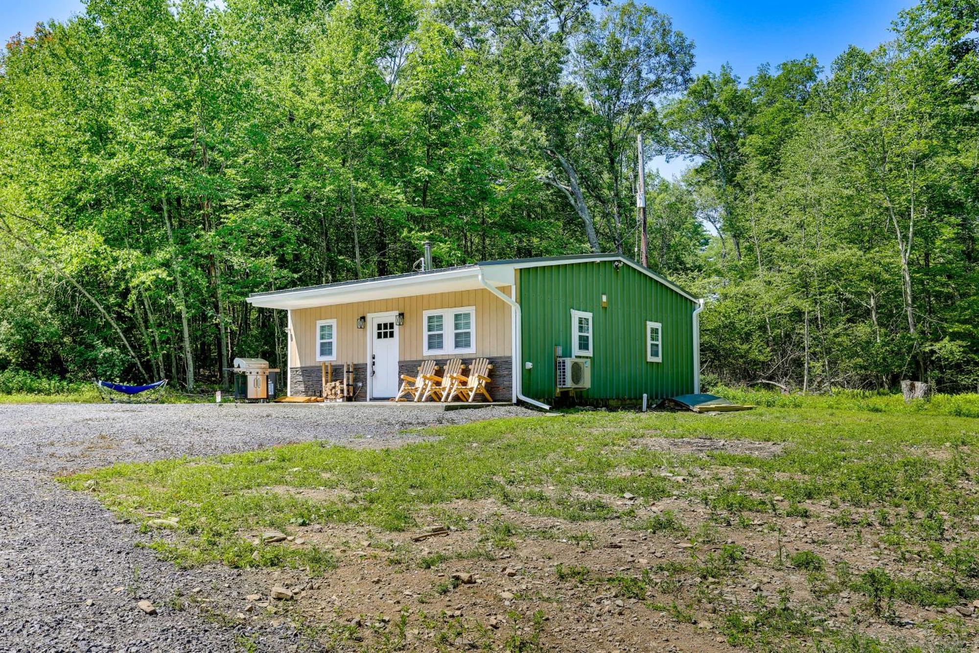Secluded Poconos Cabin With Fire Pit On 75 Acres! إيست سترودسبورغ المظهر الخارجي الصورة